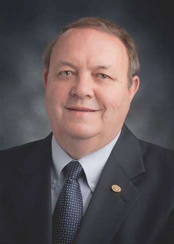 Dr. Jeryl English Receives ABO Dale B. Wade Award of Excellence in Orthodontics