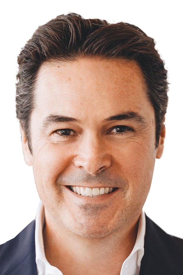 Dr. Luis Carrière